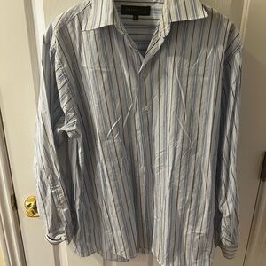 Kenneth Cole Men's Light Blue Striped Button Down Shirt. Size 15 1/2, 32/33